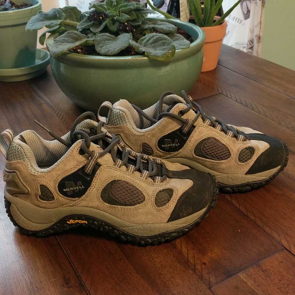 Woman's Merrell Chameleon Ventilator low grey hiking shoes